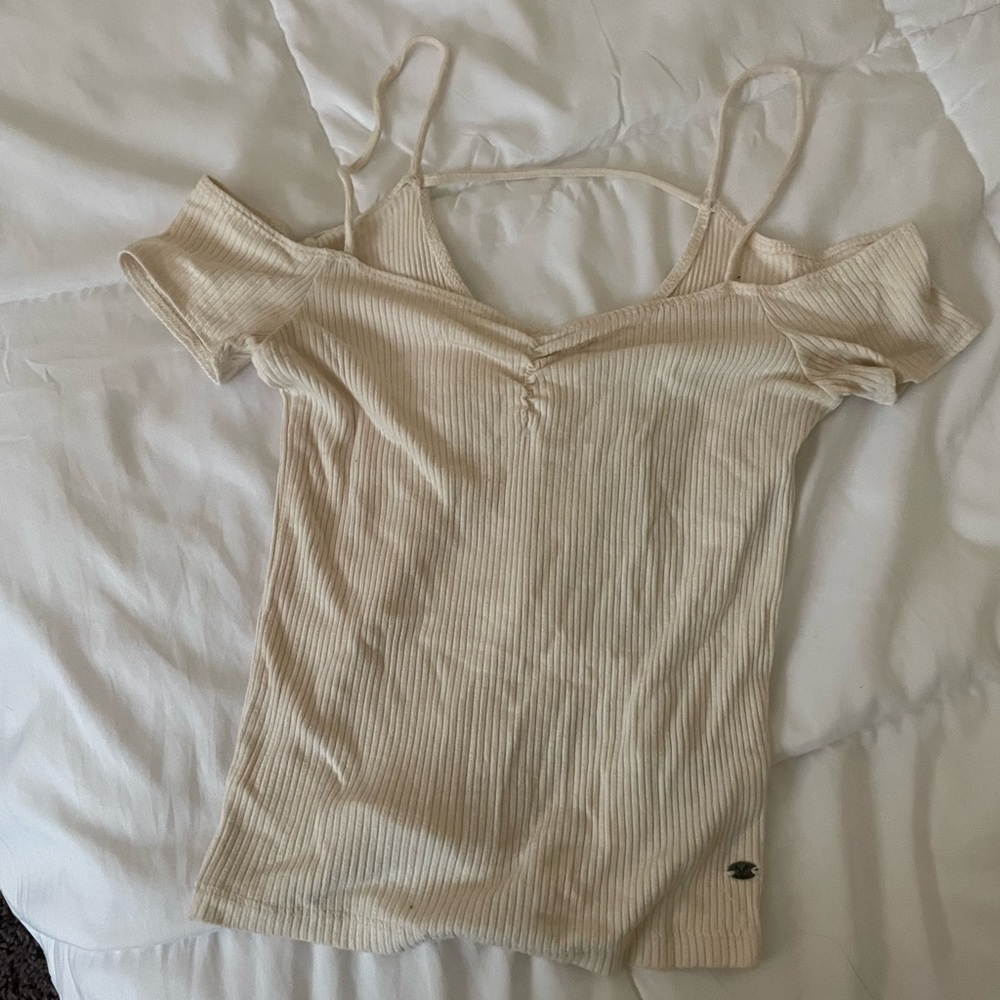 American Eagle Tank off shoulder